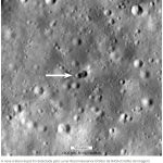 Foguete misterioso colide com a lua e deixa 2 crateras