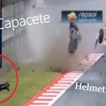 Alex MARQUEZ mostra o seu CAPACETE do acidente em BARCELONA